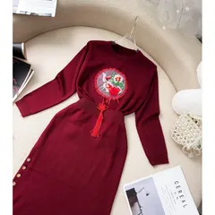 Set đỏ thêu như hình GỒm áo + chân váy Giá 290k set Hang có sẵn giao ngay