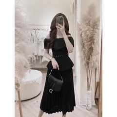 Set gồm áo va chân váy dập ly  Chất liệu tuyết mưa xịn Giá 290k/ set ( eo dưới 72cm, size M) Hàng coa sẵn giao ngay