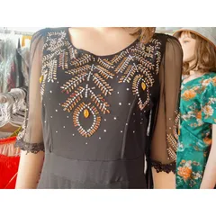 Đầm đính hạt đẹp Giá 390k đường may đẹp, kỹ, đúng mô tả.  100% sử dụng hình ảnh thật của sản phẩm