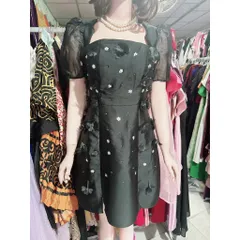 Đầm Thiết kế chất Tafta 2 lớp Dáng xòe Tay Ngắn cổ vuông Đính Hoa Nổi 3D Siêu Xinh Hàng Thiết Kế Đầm sóng Dáng xòe Tay