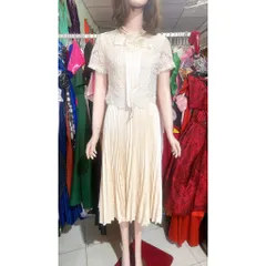 Đầm Xếp Li phối ren Dáng Xòe dài siêu đẹp Hàng chính chủ Màu kem, hàng siêu đẹp Hàng có sẵn giao ngay S, eo dưới 66cm