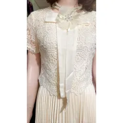 Đầm Xếp Li phối ren Dáng Xòe dài siêu đẹp Hàng chính chủ Màu kem, hàng siêu đẹp Hàng có sẵn giao ngay S, eo dưới 66cm