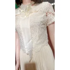 Đầm Xếp Li phối ren Dáng Xòe dài siêu đẹp Hàng chính chủ Màu kem, hàng siêu đẹp Hàng có sẵn giao ngay S, eo dưới 66cm