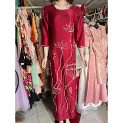 Áo dài mẹ kết hoa sen(màu đỏ đô) Hàng có sẵn giao ngay XL2XL Chất liệu lụa vân gỗ cao cấp Eo dưới 90 cm mặc đẹp