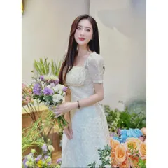Đầm ren nổi đính kết thủ công tỉ mỉ , có sẵn mút ngực  Hàng có sẵn giao ngay  Giá 399k Size SM Đúp lót 2 lớp Màu kem