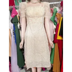 Đầm ren nổi đính kết thủ công tỉ mỉ , có sẵn mút ngực  Hàng có sẵn giao ngay  Giá 399k Size SM Đúp lót 2 lớp Màu kem