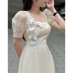 Đầm ren màu kem dập ly đính kết hoa nổi, có sẵn mút ngực Hàng cao cấp Giá 390k Hàng có sẵn giao ngay L