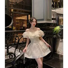 Size: Freesize <55kg Giá 290k - Chất liệu: Ren - Kiểu cách: Trễ vai nữ tính Hàng có sẵn giao ngay