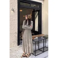 Đầm len tăm cúc cổ dáng dài