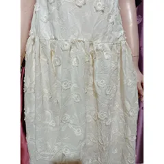 ĐẦM THÊU HOA nổi XOÈ siêu đẹp ,Đầm cột dây vai summer xinh Size XS, S Hàng chính chủ ND Giá 290k Màu kem