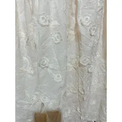 ĐẦM THÊU HOA nổi XOÈ siêu đẹp ,Đầm cột dây vai summer xinh Size XS, S Hàng chính chủ ND Giá 290k Màu kem