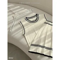 Set aoa + chân váy Giá 290k Hàng có săẵn giao ngay Màu kem