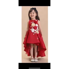 Đầm đuôi tôm đính hoa nổi cao cấp Đầm đuôi tôm đính hoa nổi cho bé được may bằng chất liệu vải phi cao cấp.