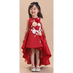 Đầm đuôi tôm đính hoa nổi cao cấp Đầm đuôi tôm đính hoa nổi cho bé được may bằng chất liệu vải phi cao cấp.