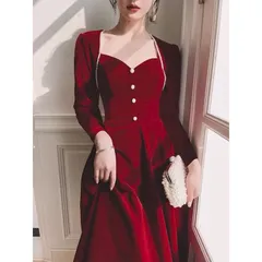 ĐẦM NHUNG ĐỎ DÁNG XÒE DÀI ĐÍNH NGỌC TRAI Giá 290k Hàng có sẵn giao ngay L Chất liệu Nhung cao cấp Màu đỏ đô