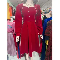 ĐẦM NHUNG ĐỎ DÁNG XÒE DÀI ĐÍNH NGỌC TRAI Giá 290k Hàng có sẵn giao ngay L Chất liệu Nhung cao cấp Màu đỏ đô