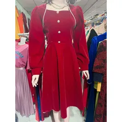 ĐẦM NHUNG ĐỎ DÁNG XÒE DÀI ĐÍNH NGỌC TRAI Giá 290k Hàng có sẵn giao ngay L Chất liệu Nhung cao cấp Màu đỏ đô