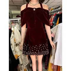 Đầm Nhung Đỏ đô Nơ trễ vai hay mặc lên vai đều đẹp, Đính ngọc kết bằng tay tỉ mỉ, Vải Nhung , Thiết Kế Phối Sang Chảnh