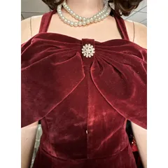 Đầm Nhung Đỏ đô Nơ trễ vai hay mặc lên vai đều đẹp, Đính ngọc kết bằng tay tỉ mỉ, Vải Nhung , Thiết Kế Phối Sang Chảnh