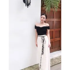 Chân váy ren dáng dài Màu trắng, đúp lót 2 lớp Hàng có sẵn giao ngay Eo có bo chun phía sau co giãn dễ mặc Giá 220k