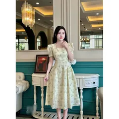 Đầm hoa cổ vuông chất thô boy. Dáng váy cổ vuông dễ mặc. lên phom dáng chuẩn luôn. - Size SM Hàng có sẵn giao ngay M