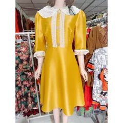 Đầm VÀNG PHỐI REN BÈO CỔ TRẮNG Hàng DVC, có sẵn giao ngay XL Chất liệu tapta cao cấp Đủ size SMLXL
