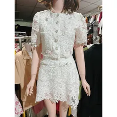 Set Ren sang trọng  Đính Nút Kèm Chân Váy Có Lót Chất Ren nổi cao cấp Hàng có sẵn giao ngay Size SML Màu trắng