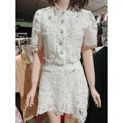 Set Ren sang trọng  Đính Nút Kèm Chân Váy Có Lót Chất Ren nổi cao cấp Hàng có sẵn giao ngay Size SML Màu trắng