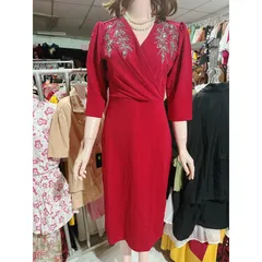 ĐẦM ĐÍNH ĐÁ SANG TRỌNG  Hàng có sẵn giao ngay Giá 390k Đủ size SMLXL Màu đỏ đô, đính kết tay thủ công tỉ mỉ
