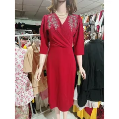 ĐẦM ĐÍNH ĐÁ SANG TRỌNG  Hàng có sẵn giao ngay Giá 390k Đủ size SMLXL Màu đỏ đô, đính kết tay thủ công tỉ mỉ