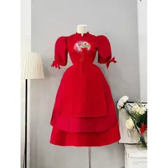 Đầm đỏ thêu hoa siêu đẹp Giá 320k Hàng có sẵn giao ngay Chất liệu gấm cao cấp, hàng đúp lót