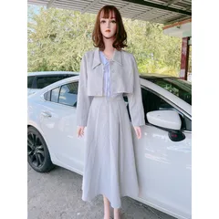 Set 3 chi tiết gồm áo sơ mi + chân váy dài + áo khoác Giá 450k Hàng có sẵn giao ngay Màu ghi