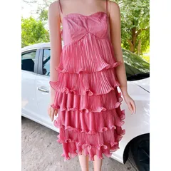 Đầm tầng màu hồng bo chun phía sau Giá 290k Hàng có sẵn giao ngay M