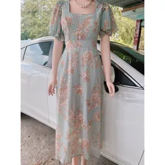 Đầm hoa xanh nhạt Giá 290k Hàng có sẵn giao ngay Phía sau có bo chun Chất liệu voan 2 lớp