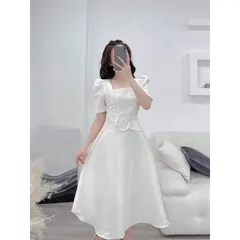Đầm dáng xoè cổ vuông đính ngọc xếp ly ngực Màu kem  Hàng có sẵn giao ngay L Giá 380k