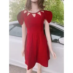 Đầm nhung có sẵn mút ngực Cổ cách điệu sang trong Giá 320k Hàng có sẵn giao ngay Chất liệu nhung