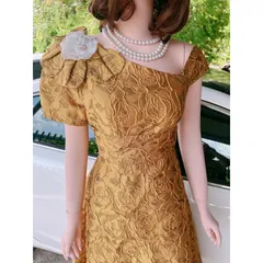 Đầm Gấm  Hoa nổi kèm hoa cài Giá 350k Màu vàng Hàng có sẵn giao ngay