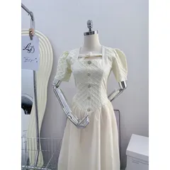 ĐẦM MIDI XỐP NÚT DÂY NGỰC PHỐI CHÂN TƠ Giá 290k Hàng có sẵn giao ngay Maù kem
