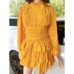 Đầm vàng hoa tầng Phía sau hở lưng xíu Giá 290k Hàng có sẵn giao ngay