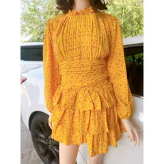 Đầm vàng hoa tầng Phía sau hở lưng xíu Giá 290k Hàng có sẵn giao ngay