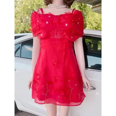 Đầm đỏ đính kết siêu đẹp, trễ vai hoặc lên vai đều đẹp Giá 390k Hàng có sẵn giao ngay SM Có sẵn mút ngực và lót quần
