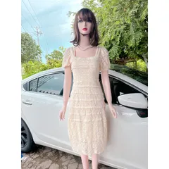 Đầm ren màu kem Hàng có sẵn giao ngay  Giá 290k Sau lưng Vừa dây kéo vừa bo chun co giãn dễ mặc  Dưới 70kg mặc đẹp