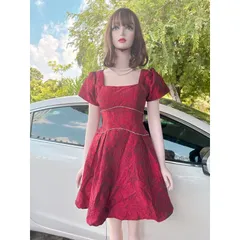 VÁY GẤM ĐỎ VIỀN TRẮNG, có sẵn mút ngực, hàng xịn, đúp lót 2 lớp Giá 350k Hàng coa sẵn giao ngay Chất liệu tapta xịn