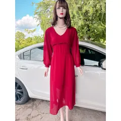 Đầm đính Ngọc cổ tim, vừa dây kéo vừa bo chun co giãn theo dáng người, có dây buộc eo ! 🔰 Chất liệu: vải voan chiffon
