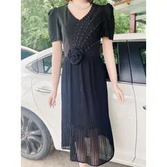 Đầm dáng xòe dập li đính hạt tỉ mỉ , sang trọng  Giá 290k Hàng có sẵn giao ngay Màu đen Không nhăn