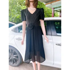 Đầm dáng xòe dập li đính hạt tỉ mỉ , sang trọng  Giá 290k Hàng có sẵn giao ngay Màu đen Không nhăn