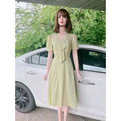 Đầm đính ngọc màu xanh cốm Hàng có sẵn giao ngay Chất liệu thô hoa siêu đẹp Giá 290k Đúp lót 2 lớp Phía sau có bo chun