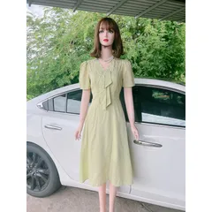 Đầm đính ngọc màu xanh cốm Hàng có sẵn giao ngay Chất liệu thô hoa siêu đẹp Giá 290k Đúp lót 2 lớp Phía sau có bo chun