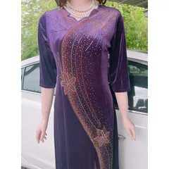 Đầm dạ hội nhung trung niên đi tiệc xẻ tà cổ V tay lỡ hoa mai kết đá ép cườm dọc Đầm dạ hội trung niên đi tiệc xẻ tà