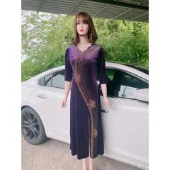 Đầm dạ hội nhung trung niên đi tiệc xẻ tà cổ V tay lỡ hoa mai kết đá ép cườm dọc Đầm dạ hội trung niên đi tiệc xẻ tà